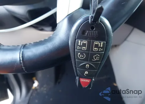 2015 Chrysler Town & Country Touring z USA, uszkodzony, nr VIN 2C4RC1BG0FR573431